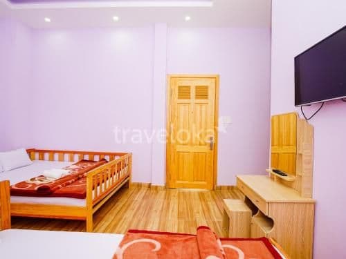 Deluxe Double Room (2 Adults + 1 Child)