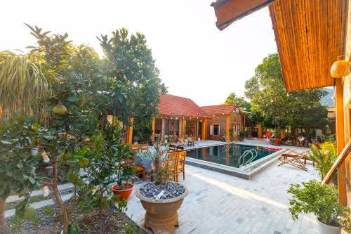 Family Room with Garden View