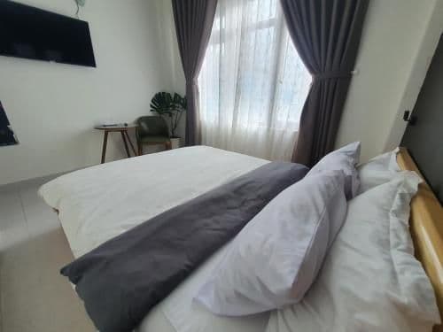 Deluxe Double Room (2 Adults + 1 Child)