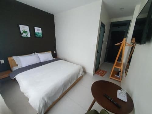 Deluxe Double Room (2 Adults + 1 Child)