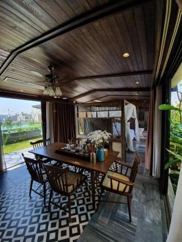 Apartment with Pool View
