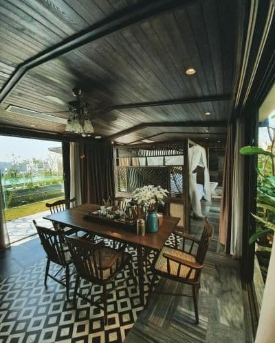 Apartment with Pool View