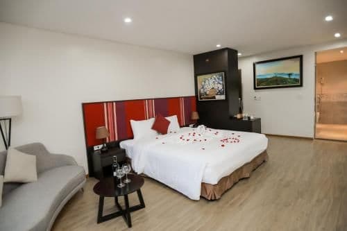 Double or Twin Room with Mountain View