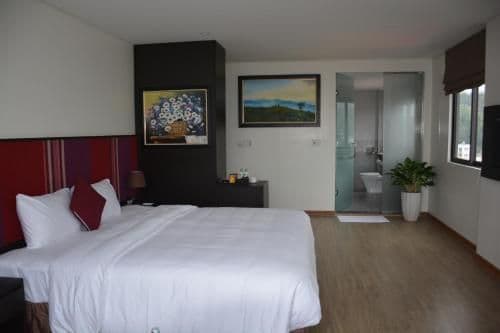 Double or Twin Room with Mountain View