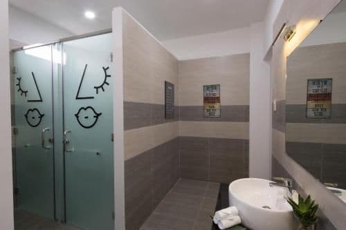 Single Bed in Mixed Dormitory Room