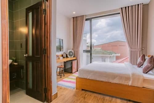 Deluxe Queen Room