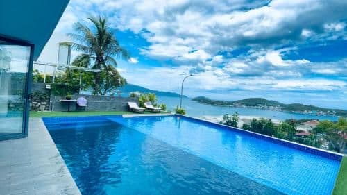 Villa with Sea View