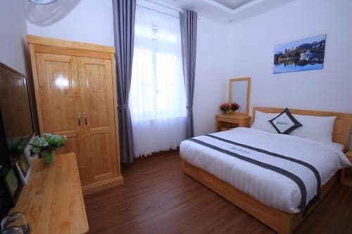 Deluxe Room (2 Adults + 1 Child)