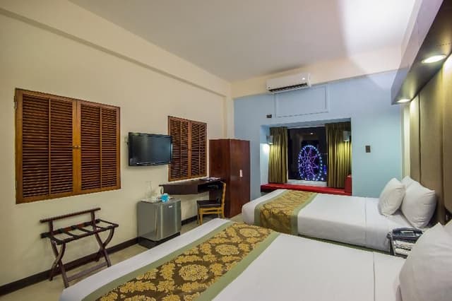 TWIN QUEEN SIZE BED