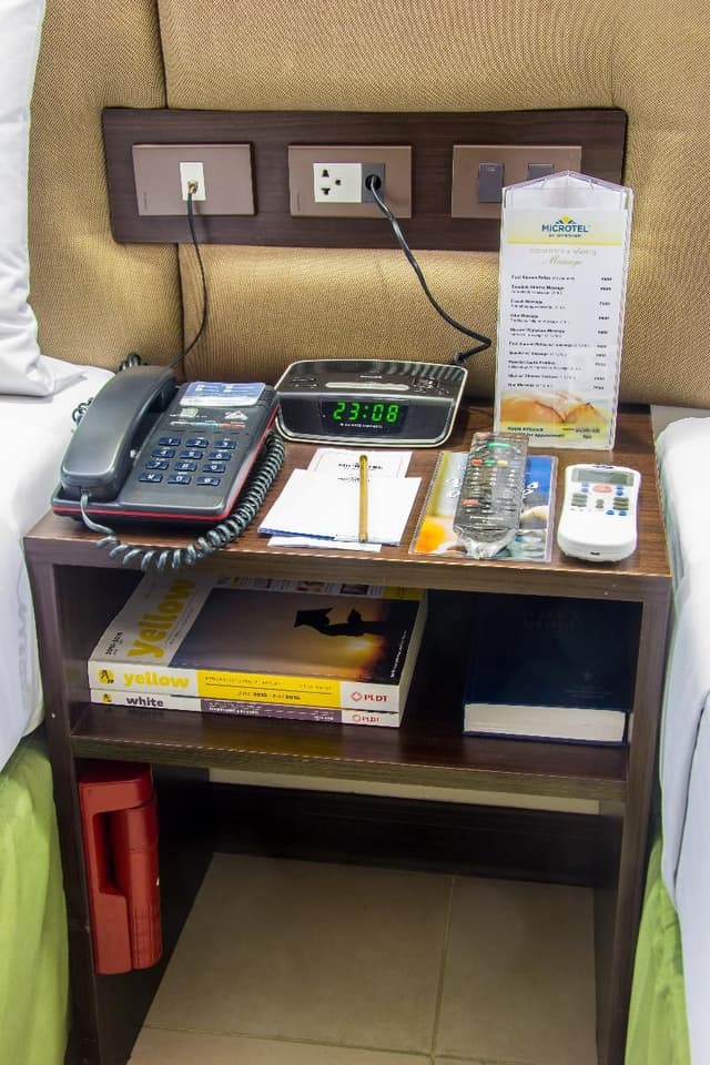 TWIN QUEEN SIZE BED