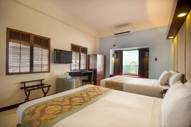 TWIN QUEEN SIZE BED