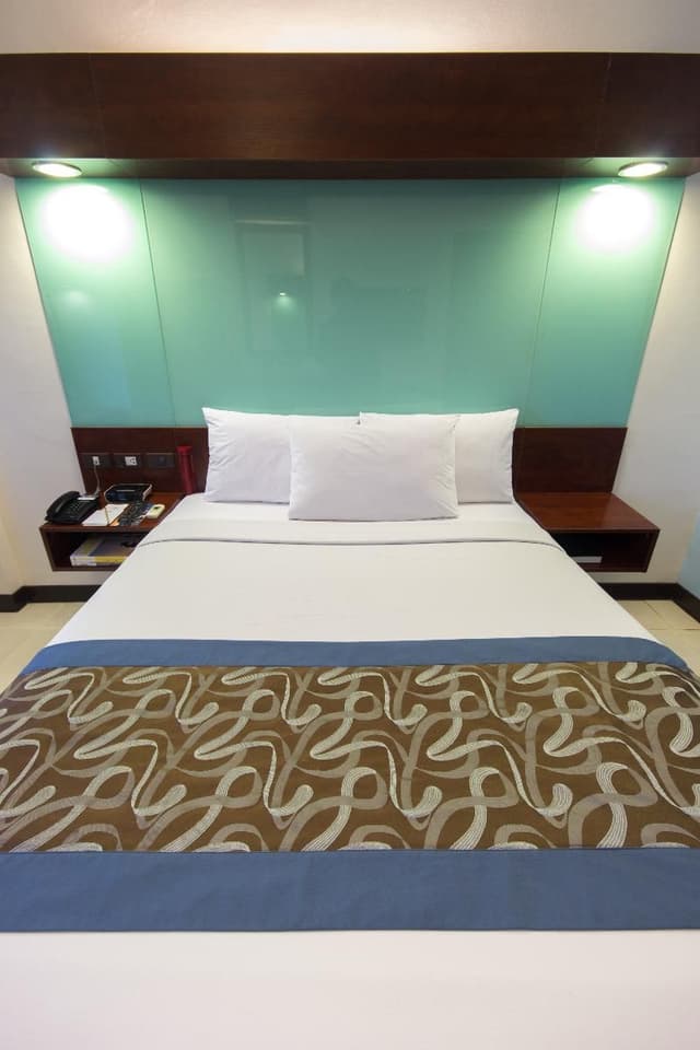 DOUBLE QUEEN SIZE BED