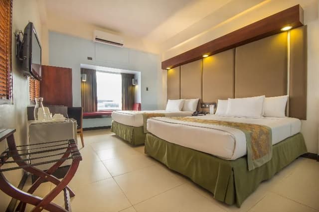 Double or Twin TWO QUEEN BEDS