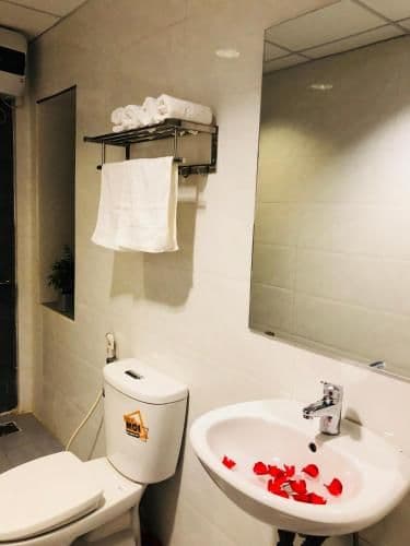 6-Bed Mixed Dormitory Room