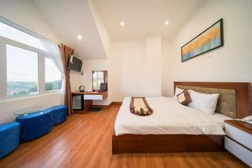 Deluxe Room (2 Adults + 1 Child)