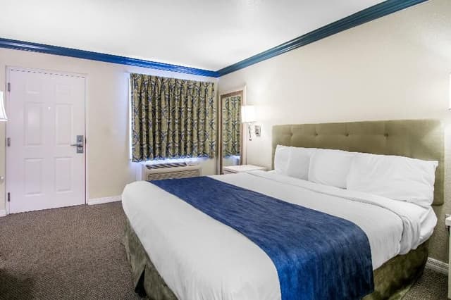DOUBLE KING SIZE BED