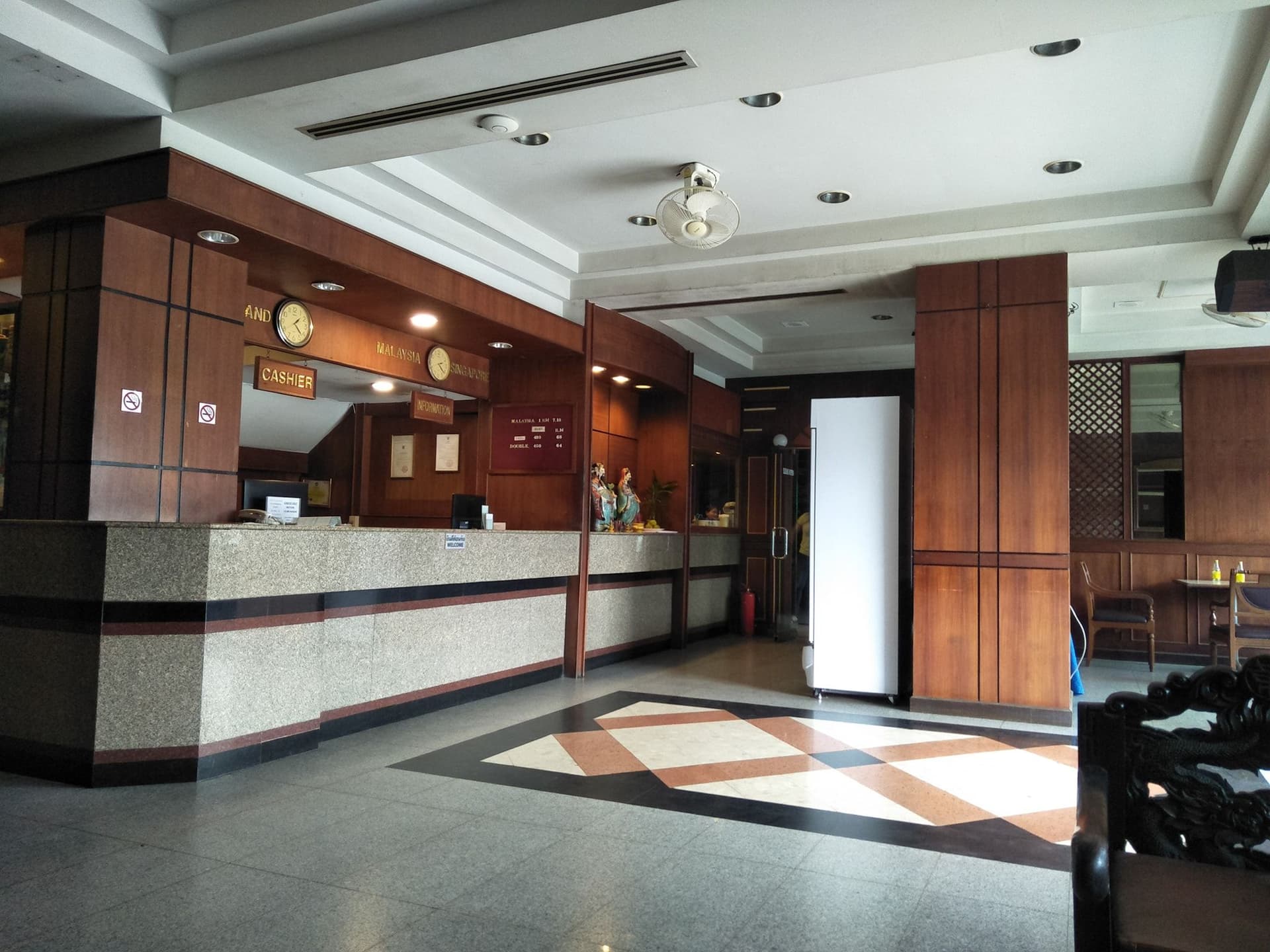 โรงแรมอินเตอร์ ทาวเวอร์