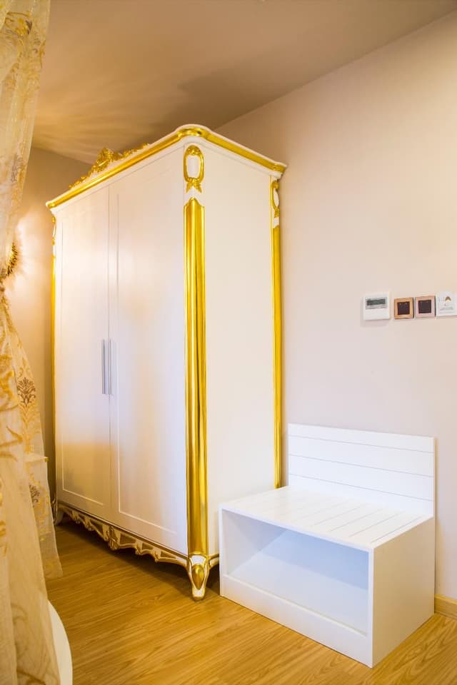 DOUBLE KING SIZE BED