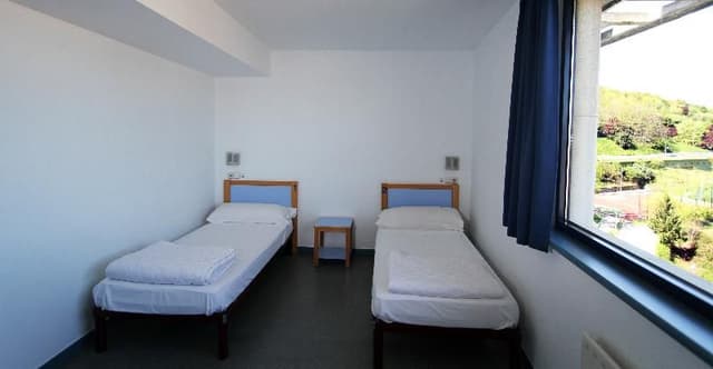 DOUBLE WITH SHARED BATHROOM