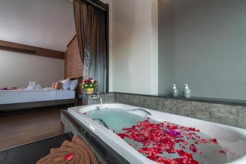 Honeymoon Suite