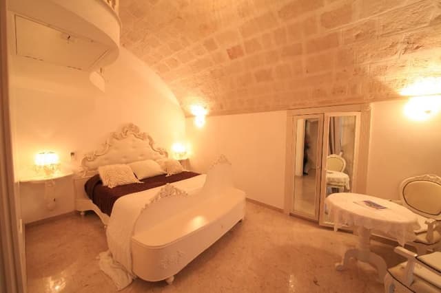 SUITE KING BED WITH JACUZZI