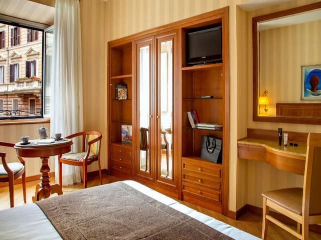 APARTMENT WITH KITCHENETTE