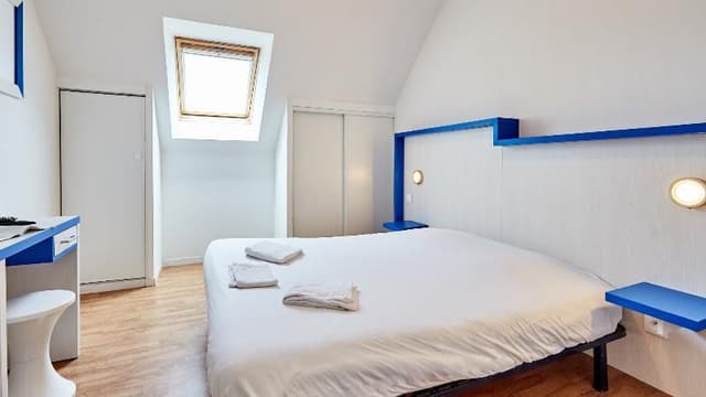 HOME CAPACITY 6 TWO BEDROOMS