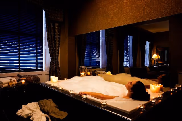 SUITE WITH JACUZZI