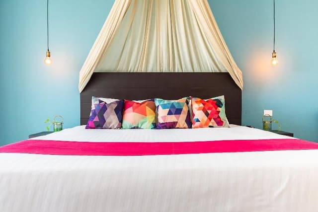 DOUBLE DELUXE KING BED