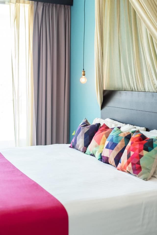 DOUBLE DELUXE KING BED