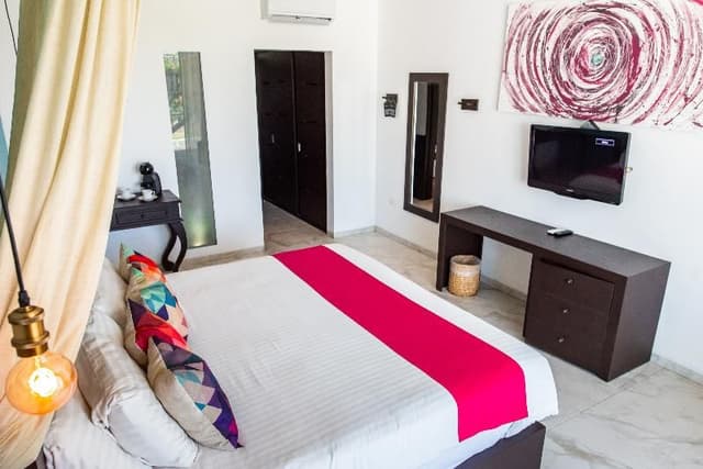 DOUBLE DELUXE KING BED