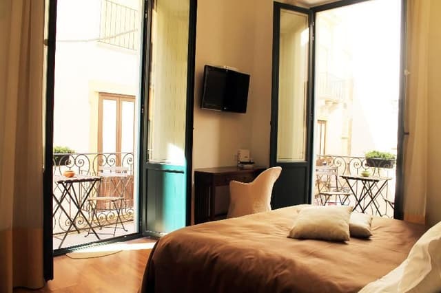SUITE WITH BALCONY