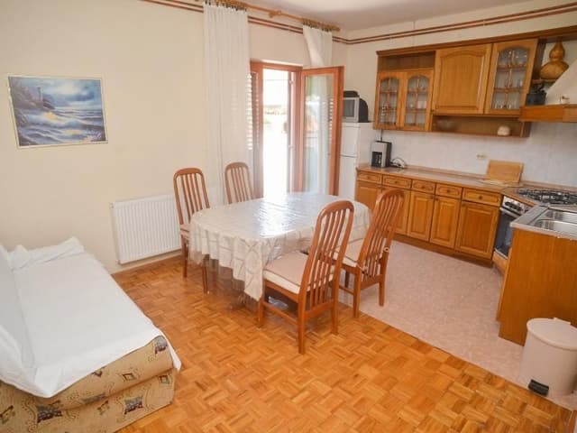 APARTMENT CAPACITY 6