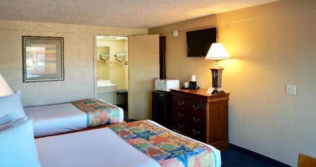 DOUBLE TWO DOUBLE BEDS