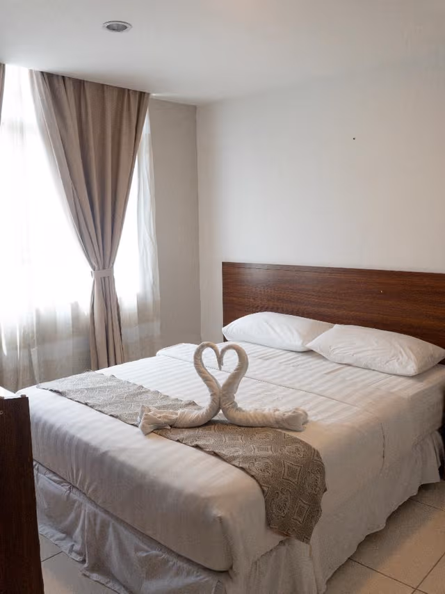 APARTMENT THREE BEDROOMS