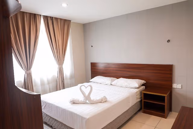 APARTMENT THREE BEDROOMS