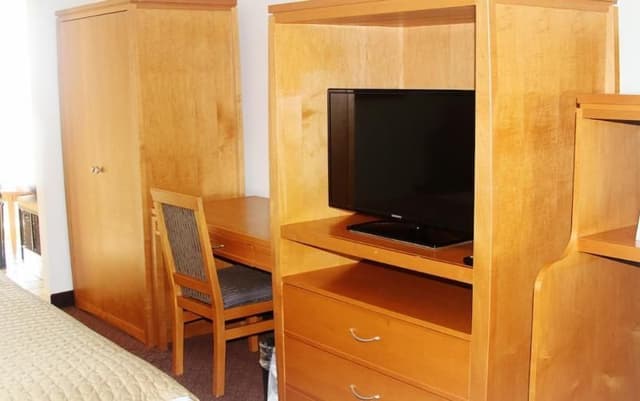 DOUBLE TWO DOUBLE BEDS