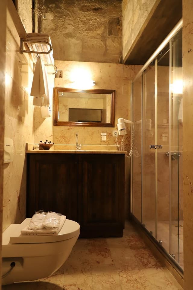 SUITE CAPACITY 2