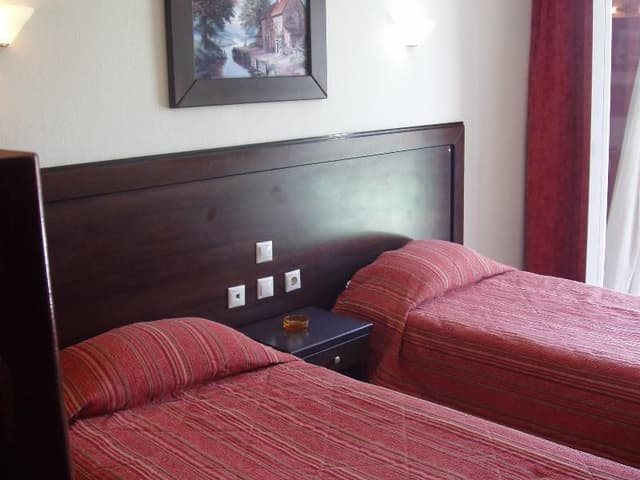 HOUSE STANDARD