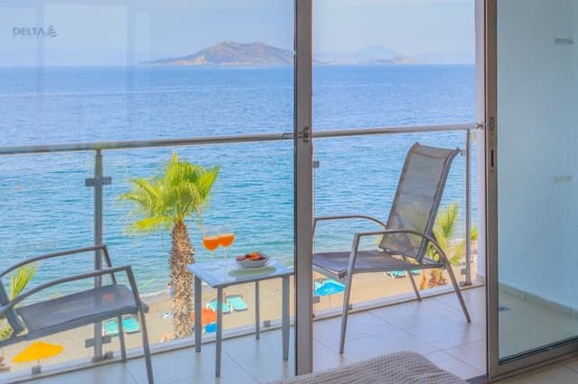 TWIN SEA VIEW