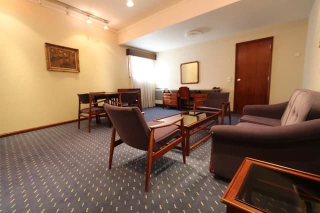 SUITE CAPACITY 4