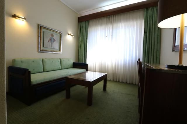 SUITE CAPACITY 4