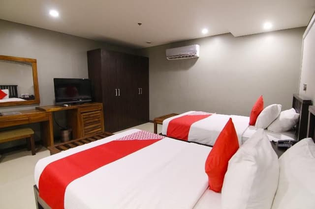SUITE QUEEN SIZE BED