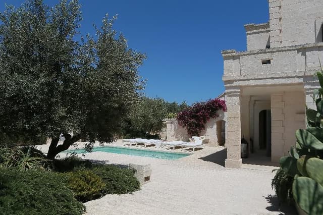 VILLA DELUXE