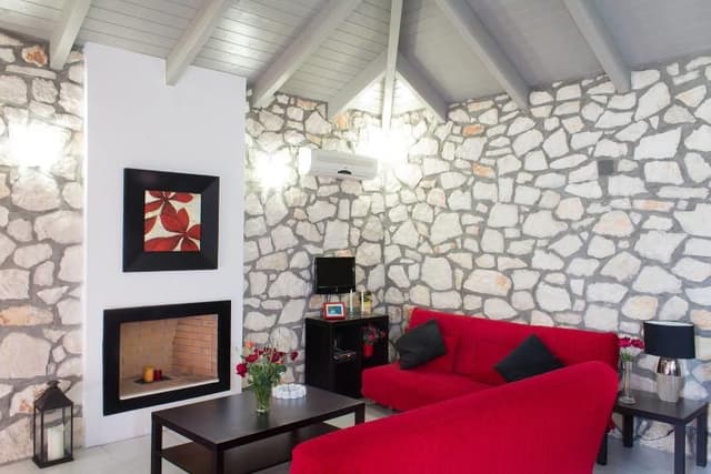 HOUSE TWO BEDROOMS