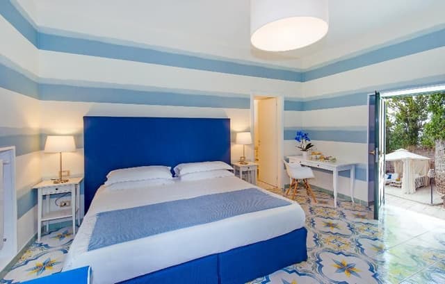JUNIOR SUITE WITH JACUZZI