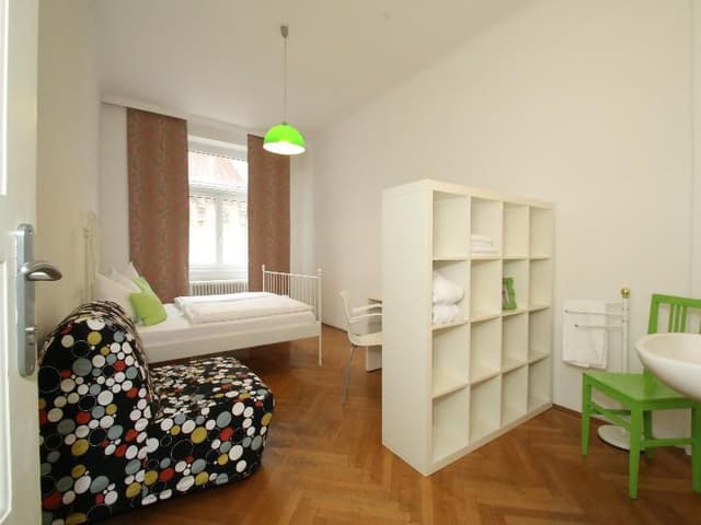 DOUBLE ECONOMY WITH SHARED BATHROOM