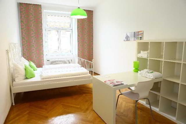 DOUBLE ECONOMY WITH SHARED BATHROOM