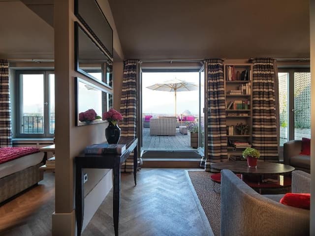 SUITE WITH TERRACE