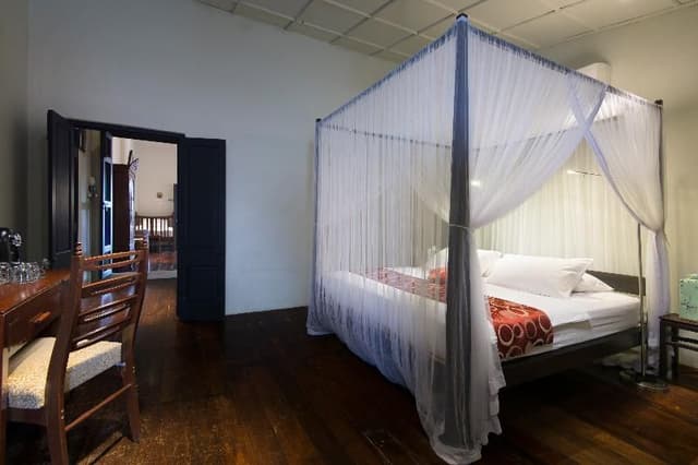 HOUSE TWO BEDROOMS